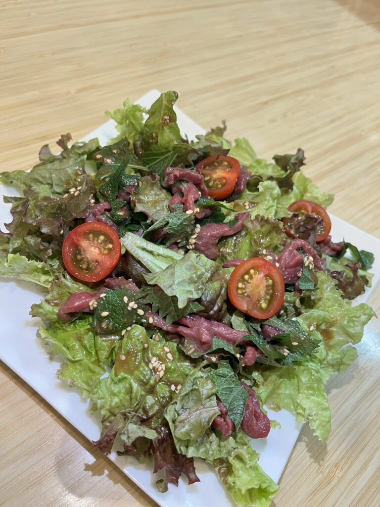 馬BOUZUレシピ公開【馬肉の大葉塩レモンサラダ〜チョレギ風〜】